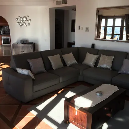 Casa Rose - La Heredia Апартаменты Бенахавис